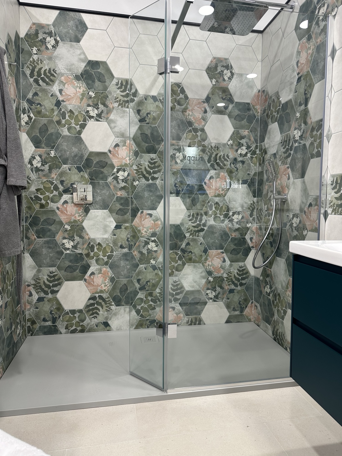 Finished patterned tiled shower